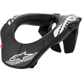 Alpinestars Youth Neck Support, młodzieżowy ochraniacz szyi do motocrossu, czarny z białą grafiką i czerwoną zakładką, ergonomiczny design z teksturowaną powierzchnią, sprzęt ochronny dla młodzieży