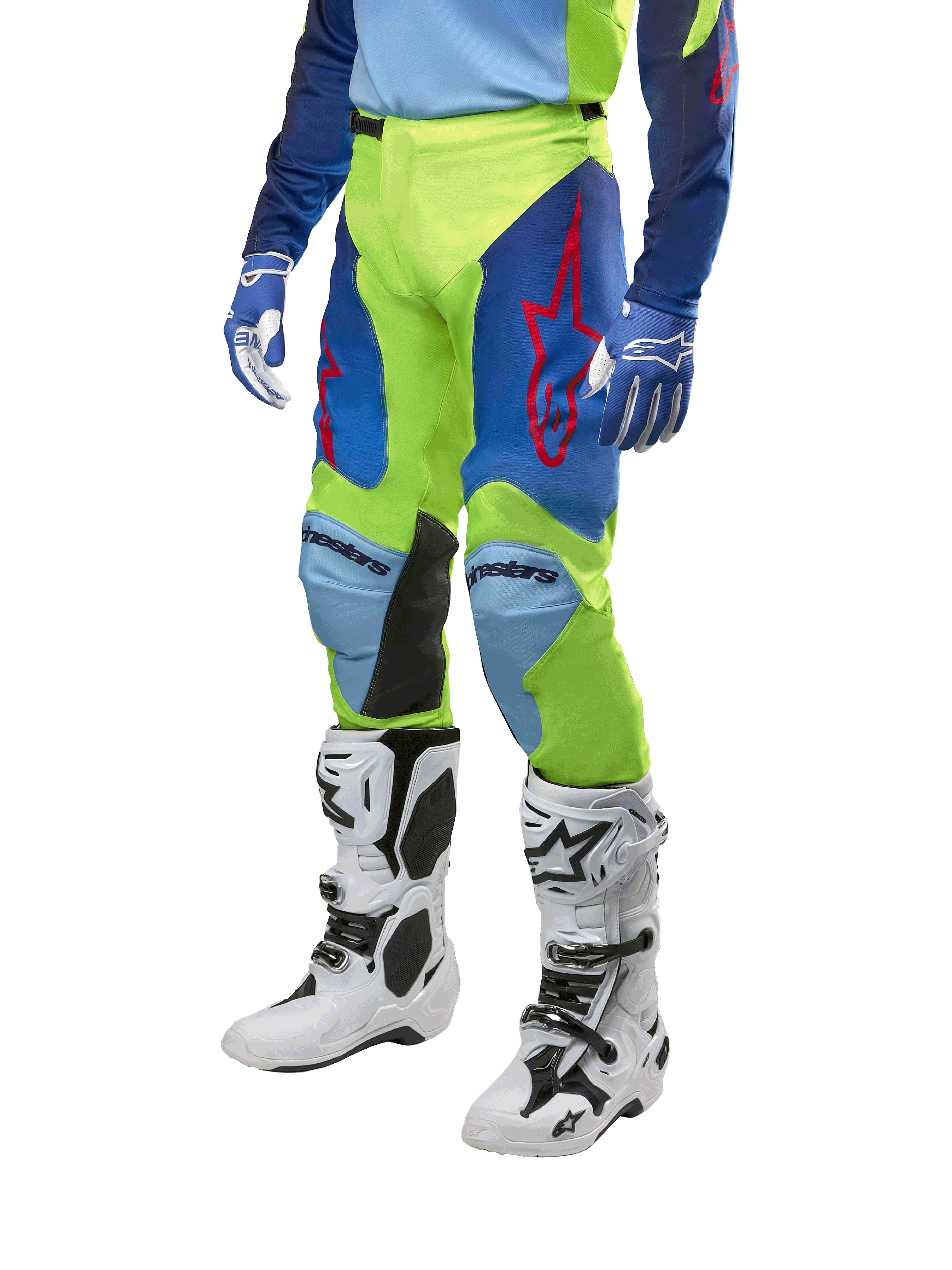 Alpinestars 2024 Racer Hoen Pants, spodnie motocrossowe, neonowożółte i granatowe, z czerwonymi logotypami gwiazdy i czarnymi panelami po wewnętrznej stronie kolan, zestawione z pasującą bluzą i białymi butami motocrossowymi, odzież wyczynowa do jazdy terenowej