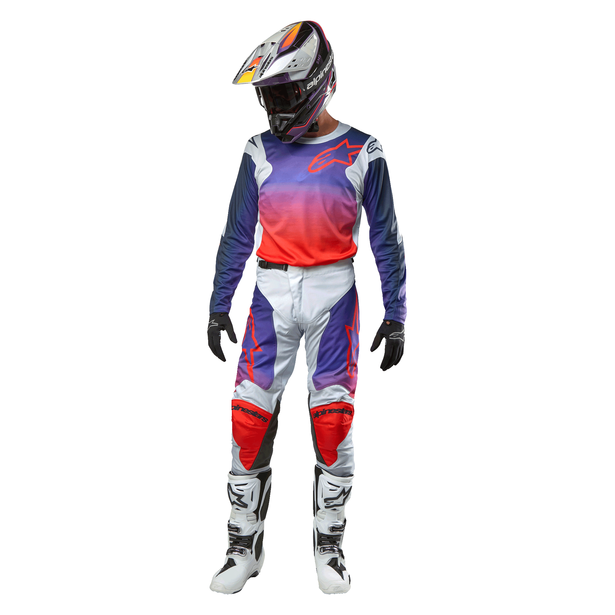 Alpinestars Racer Hoen 2024, kompletny strój motocrossowy, kask z fioletowo-pomarańczową grafiką, koszulka z gradientem niebiesko-pomarańczowym i logo gwiazdy, jasnoszare spodnie z fioletowymi i pomarańczowymi akcentami, czarne rękawice, białe buty z czarnymi detalami
