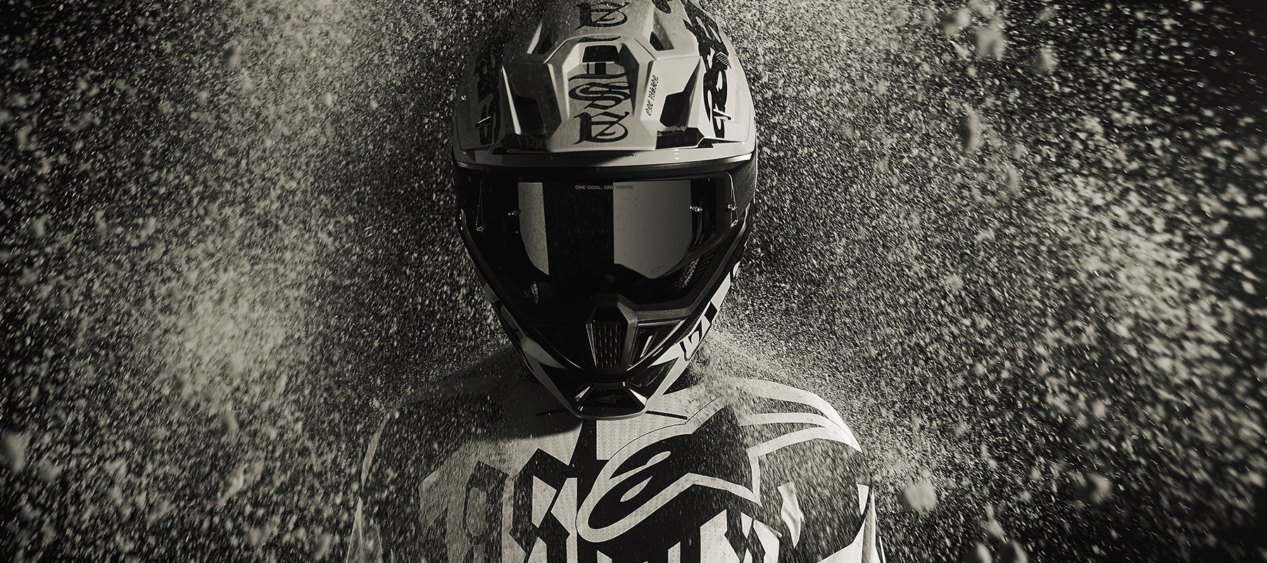 Alpinestars Limited Edition S-M7 Wolf Dust Helmet, Motocross Racing, Dune Black, ECE 22.06 certified, rider in desert sand.
