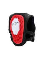 Alpinestars Tech-Air® MX System, autonomiczna off-roadowa kamizelka z poduszką powietrzną, widok z tyłu przedstawiający duży czerwony ochraniacz pleców Nucleon PLASMA o strukturze plastra miodu, biały panel centralny z czarnym logo gwiazdy, oddychająca konstrukcja z czarnej siatki i regulowane paski boczne