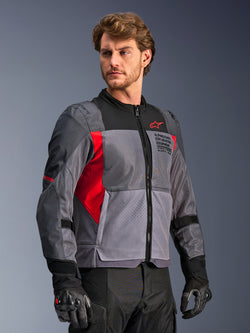 Alpinestars Kurtka ST-2 Air, męska kurtka motocyklowa touring, szara i czerwona, siatkowe panele, prezentowana na modelu.