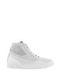 Alpinestars Stated Shoes, miejskie buty motocyklowe, białe i jasnoszare, wysokie sneakersy z żebrowanym dzianinowym kołnierzem kostki, cholewka z nubuku i płótna, biała wulkanizowana gumowa podeszwa, minimalistyczny design retro z czerwonym logo na języku