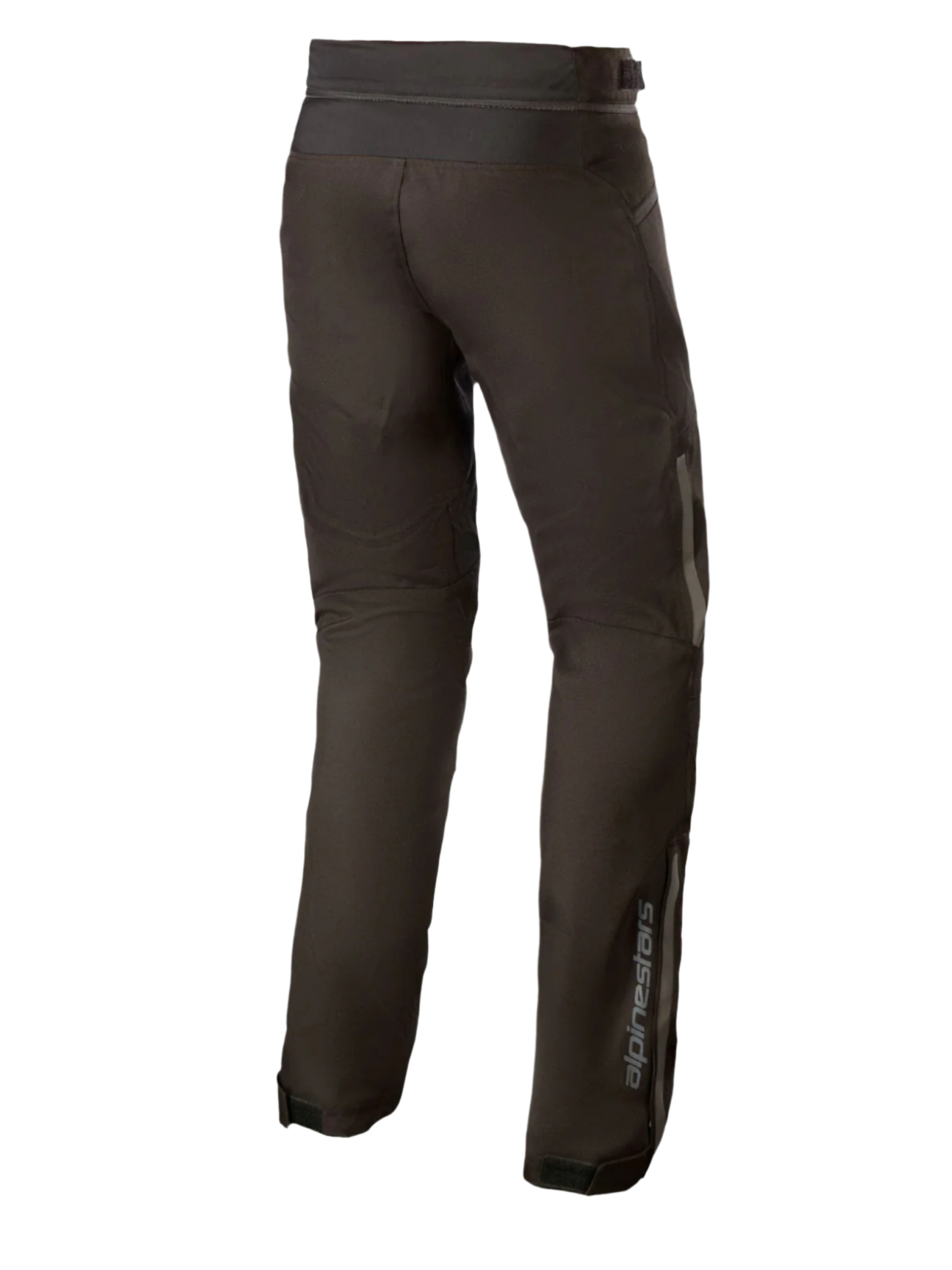 Alpinestars AST-1 V2 Waterproof Pants Long, czarne tekstylne spodnie motocyklowe, widok z tyłu ukazujący odblaskowe detale i pionowe logo na dolnej części nogawki, trwała odzież motocyklowa na każdą pogodę