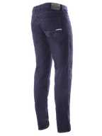 Alpinestars Copper V2 Denim Pants Short Length, Rinse Blue, widok z tyłu pod kątem trzech czwartych, widoczne tylne kieszenie i skórzana naszywka w pasie, miejskie jeansy motocyklowe o klasycznym dżinsowym wyglądzie