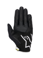 Rękawice Alpinestars SMX-2 Air Carbon V2, rękawice motocyklowe, czarno-białe z fluorescencyjnymi żółtymi akcentami, widok od strony dłoni ukazujący konstrukcję ze skóry i siatki 3D, wzmocnione panele chwytne, białe logo Alpinestars na mankiecie