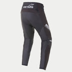Spodnie Alpinestars Techstar Phantom 2021, spodnie motocrossowe, czarno-białe, widok z tyłu z białym logo ASTARS na pasie i boku uda, grafitowe panele z teksturowanej siatki na nogawkach, sportowy krój wyścigowy
